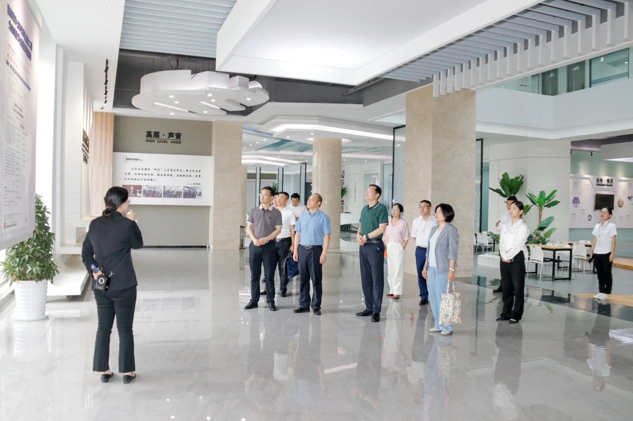 安徽工商职业学院一行莅临荣事达参观交流